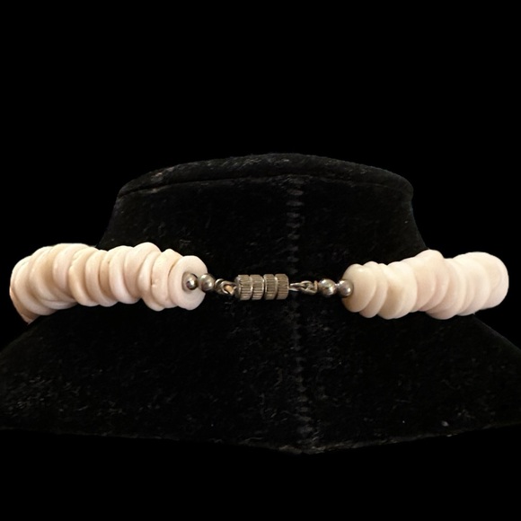 VINTAGE 1970’s HAWAIIAN LARGE PUKA SHELL NECKLACE WITH BARREL CLASP - Picture 4 of 13